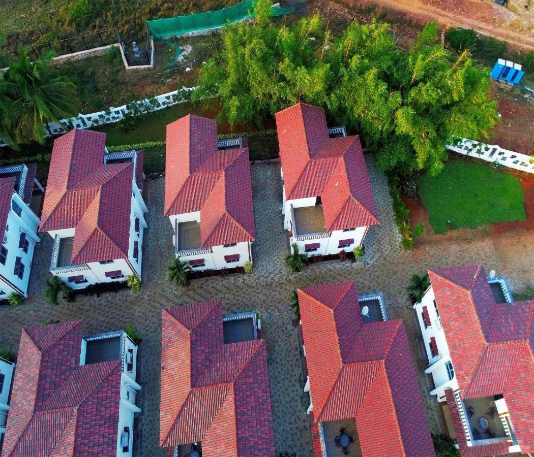 Span Suites & Villa Morjim Exterior foto